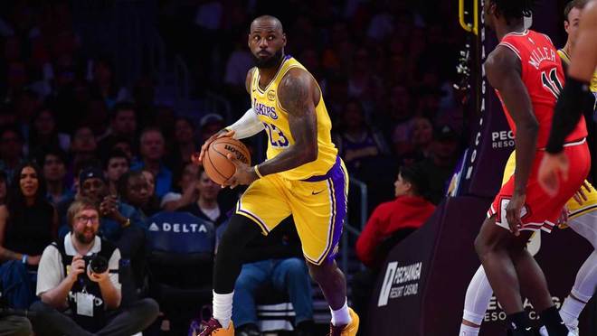 詹姆斯复出后东契奇里夫斯爆发湖人狂胜公牛